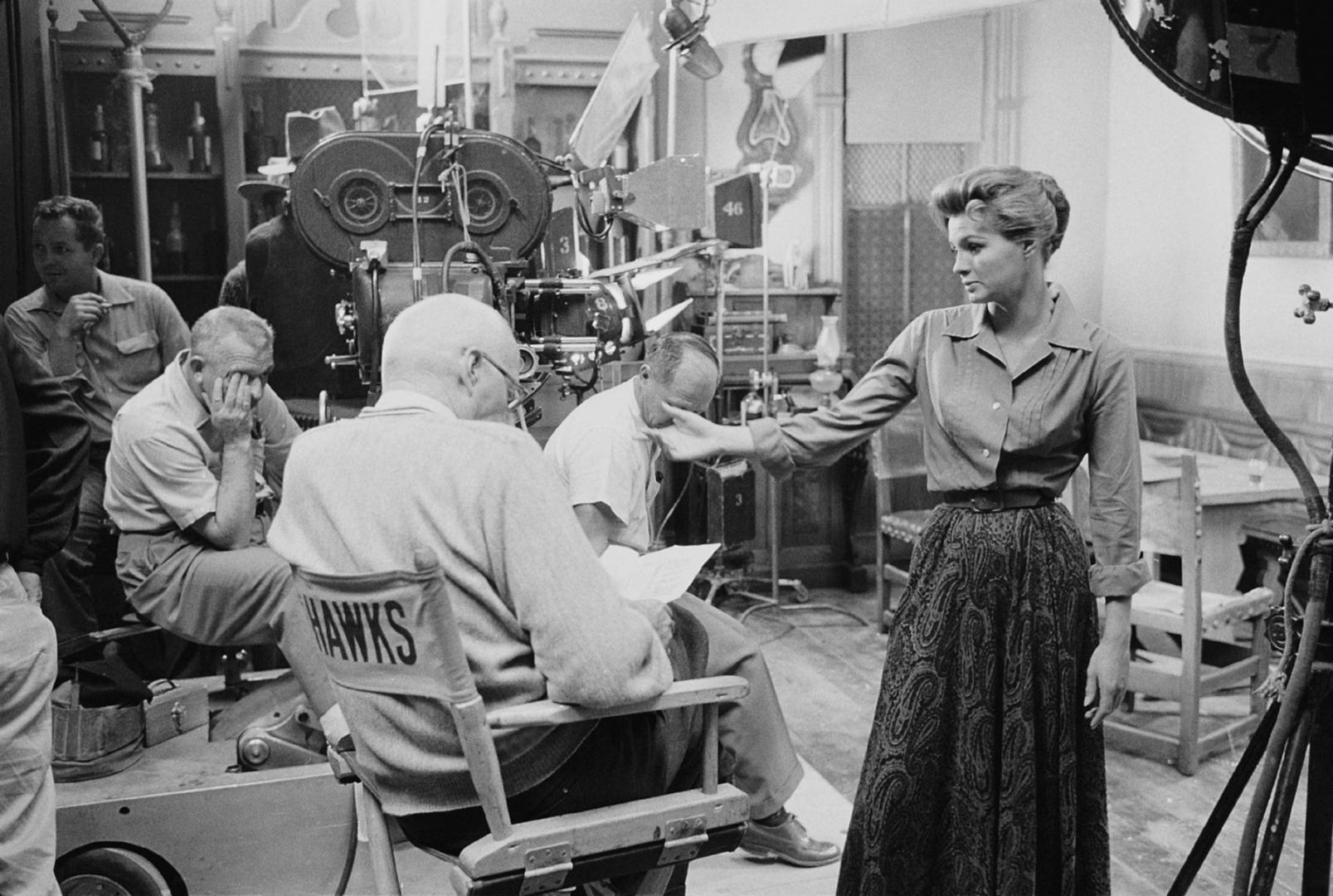 Angie Dickenson, Howard Hawks on set "Rio Bravo"