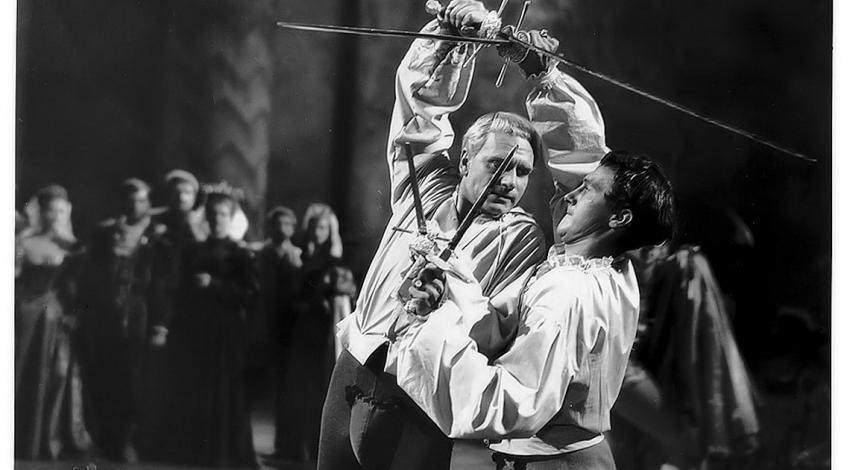 Laurence Olivier, Terence Morgan | "Hamlet" (1948) *